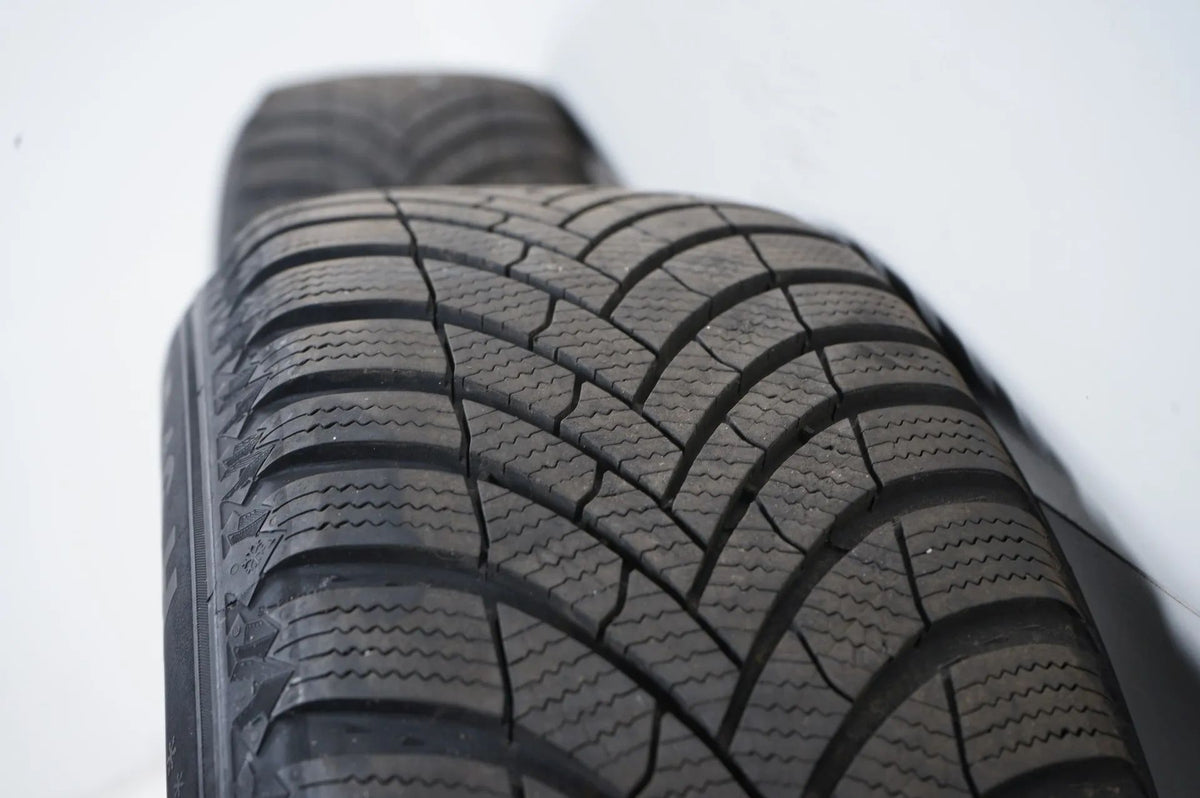 VW Volkswagen Golf 8 Winterreifen Winterräder 205 60 16 Zoll Detailansicht 11