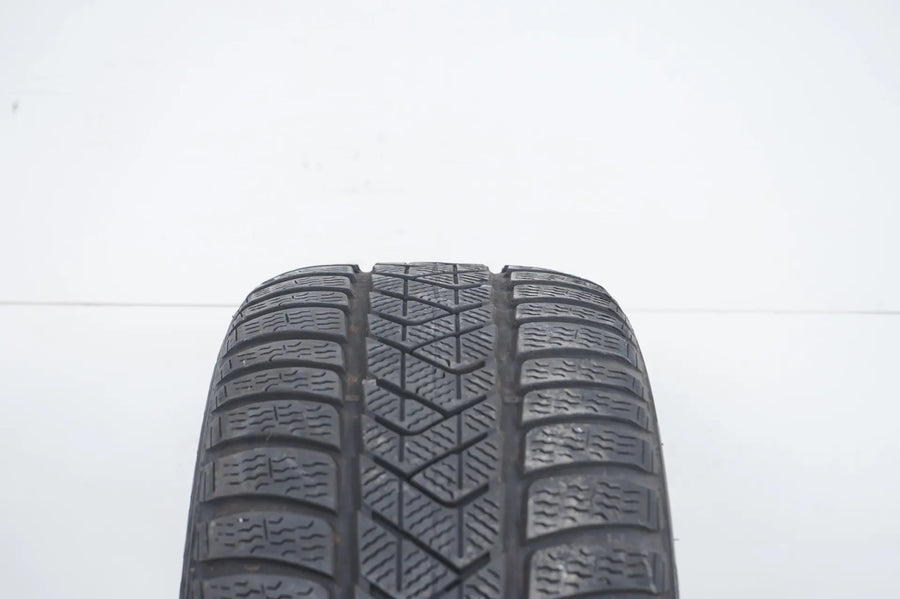 1 pneu hiver Pirelli 225/45 R18 pouces DOT21 environ 5 mm
