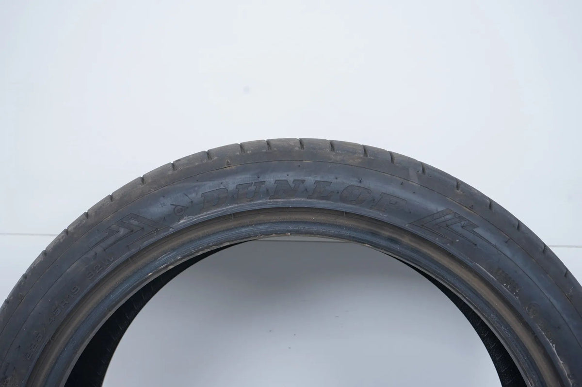1x Dunlop summer tire 225 45 19 inch DOT17 BMW* approx. 6mm tread depth RFT Detail view 3