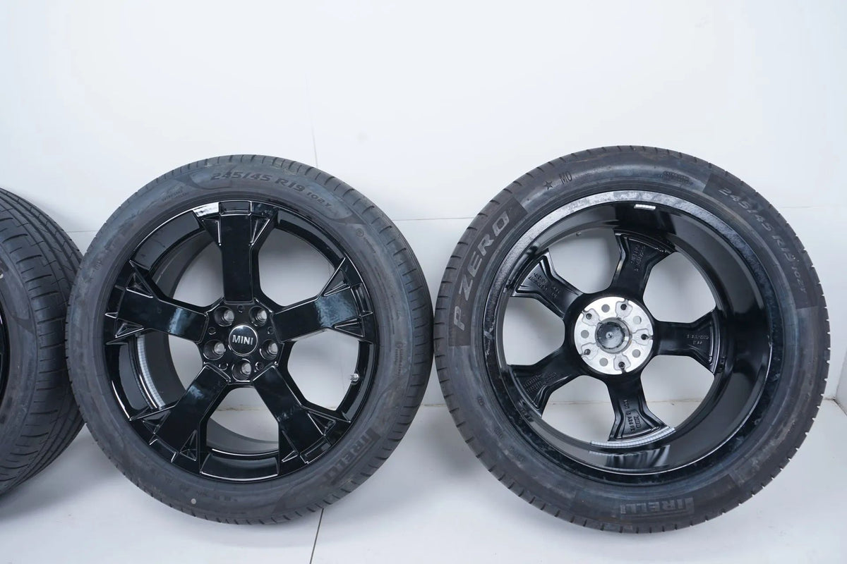 MINI Countryman U25 BMW X1 U11 Summer Wheels 245 45 19 inch Detailansicht 16