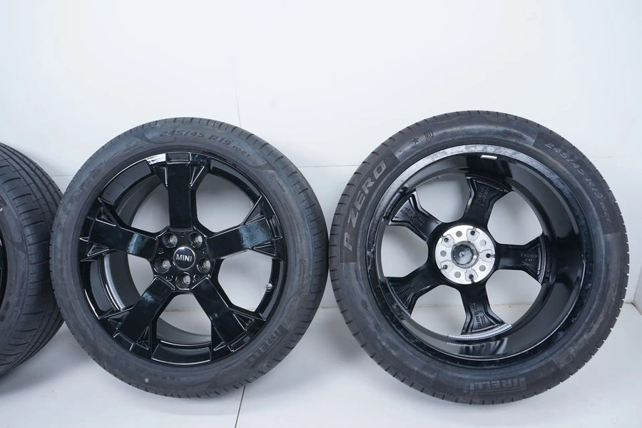 MINI Countryman U25 Bmw X1 U11 Winterräder mit neuen Winterreifen 245 45 19 Zoll