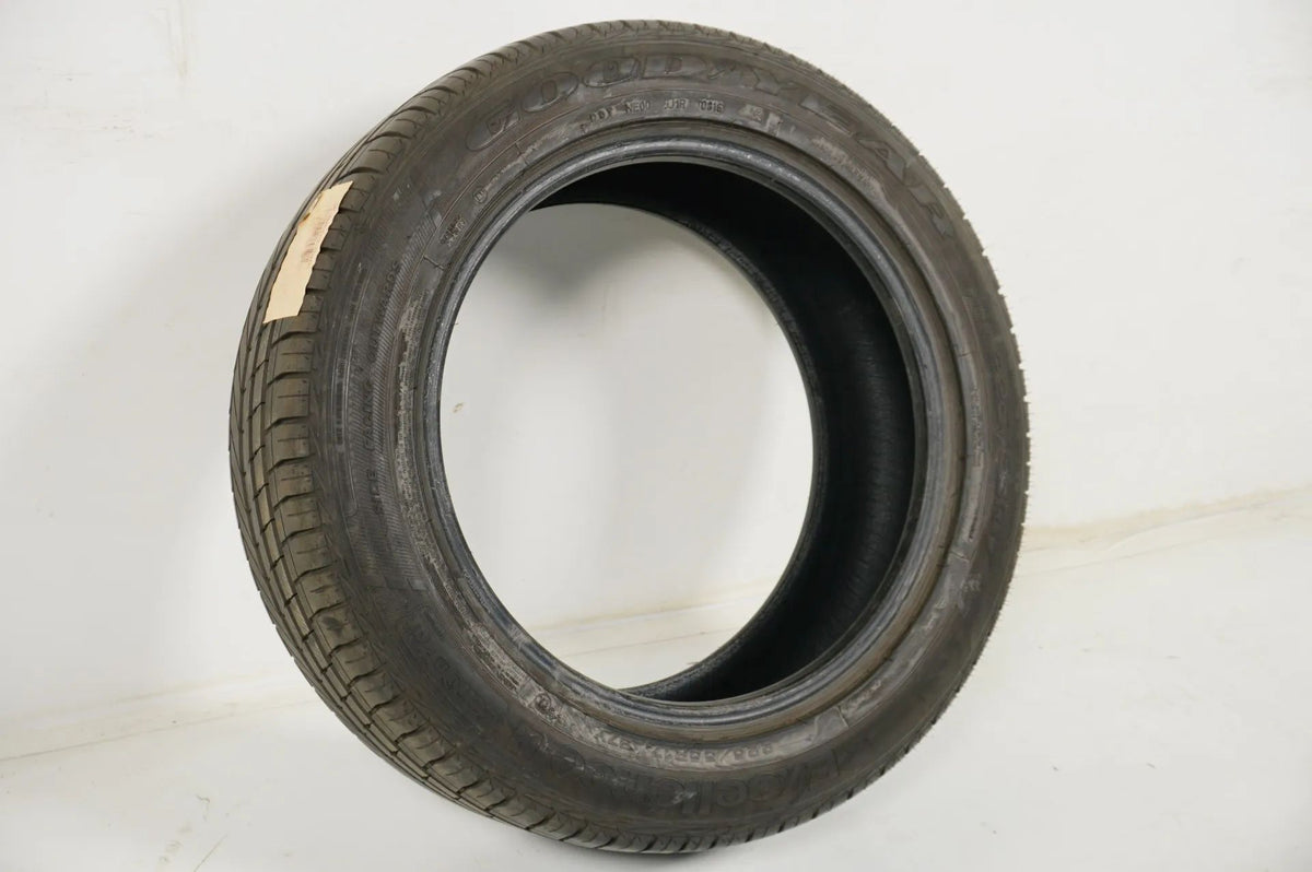 1x Summer tire 225 55 17 inch Goodyear approx. 5mm tread depth DOT16 BMW* RFT Detailansicht 3