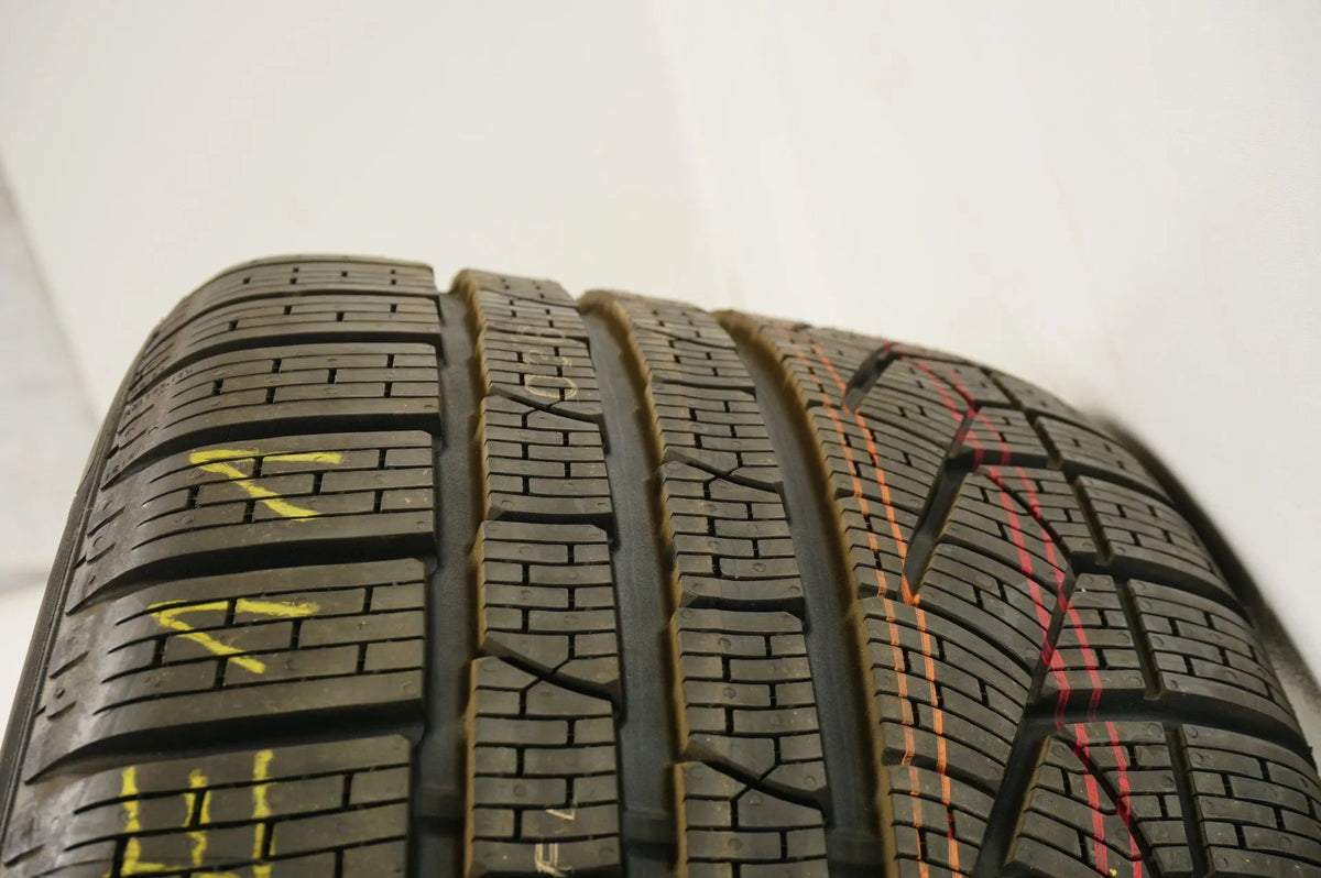 1x NEW Demo Winter Tire Pirelli 255 40 18 inch DOT14 MO Detail view 5
