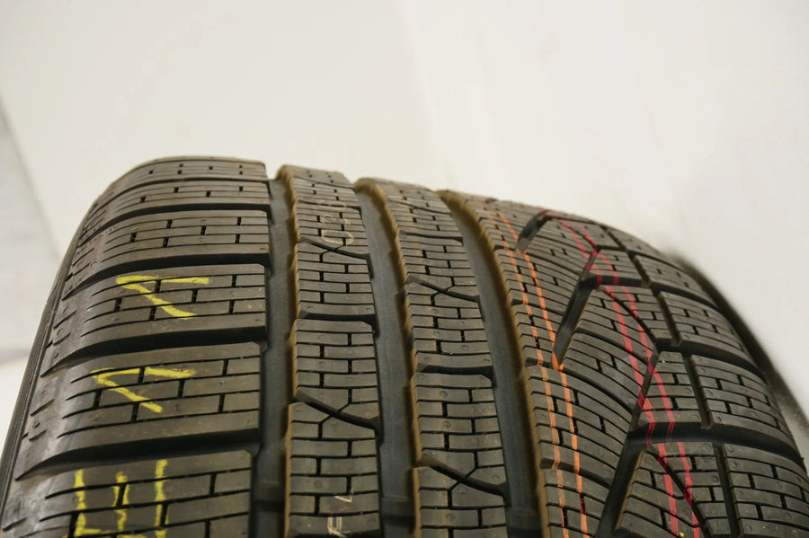 1x NEW Demo Winter Tire Pirelli 255 40 18 inch DOT14 MO