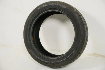 1 pneu été de démonstration neuf Yokohama 235/50/19 pouces DOT17 MO