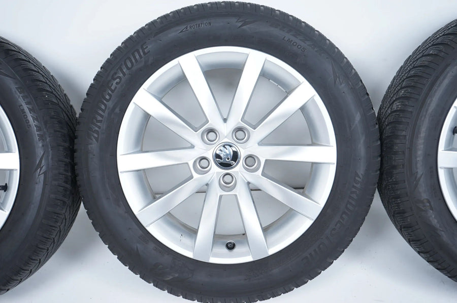 Skoda Scala Pneus hiver Roues d'hiver 205 55 16 pouces 5x100