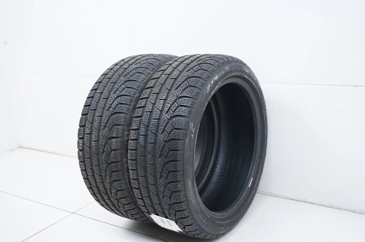 2x Winterreifen Pirelli 215 45 18 Zoll DOT18 ca.7+mm MO Detailansicht 3