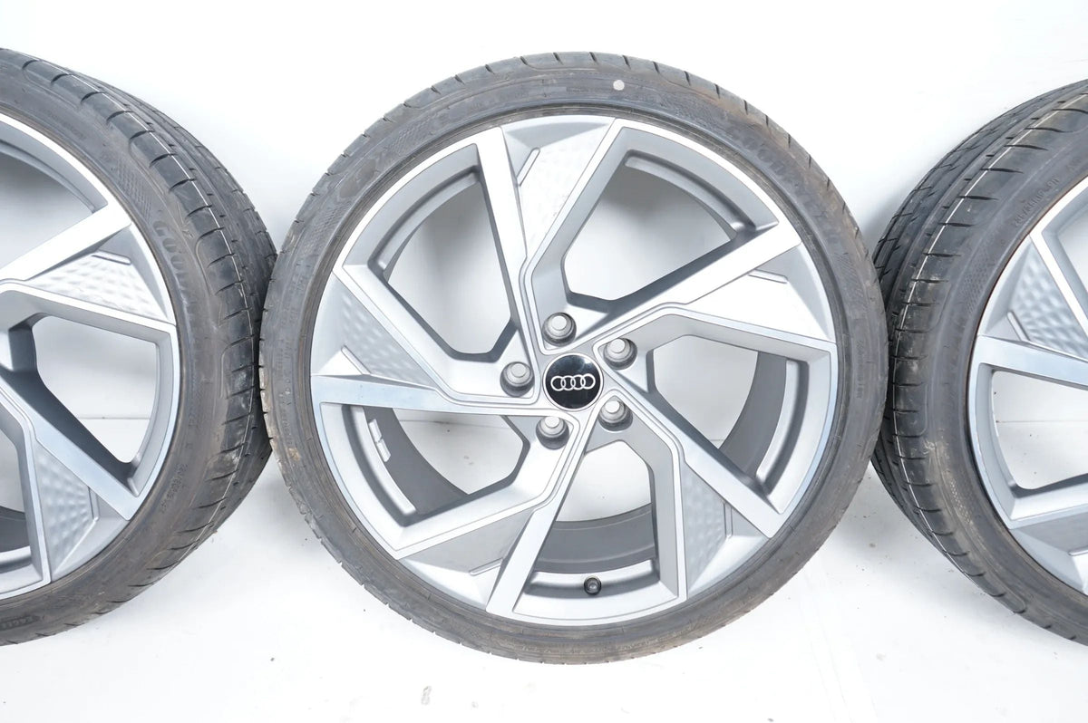 NEU Audi A3 S3 8Y Allwetterräder mit neuen Allwetterreifen 19 Zoll 8Y0601025Q