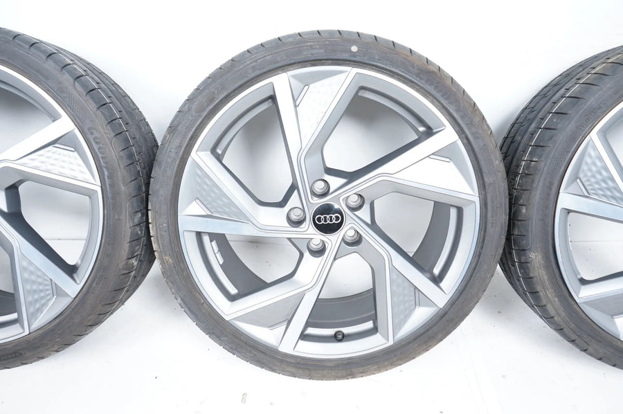 NEU Audi A3 S3 8Y Allwetterräder mit neuen Allwetterreifen 19 Zoll 8Y0601025Q