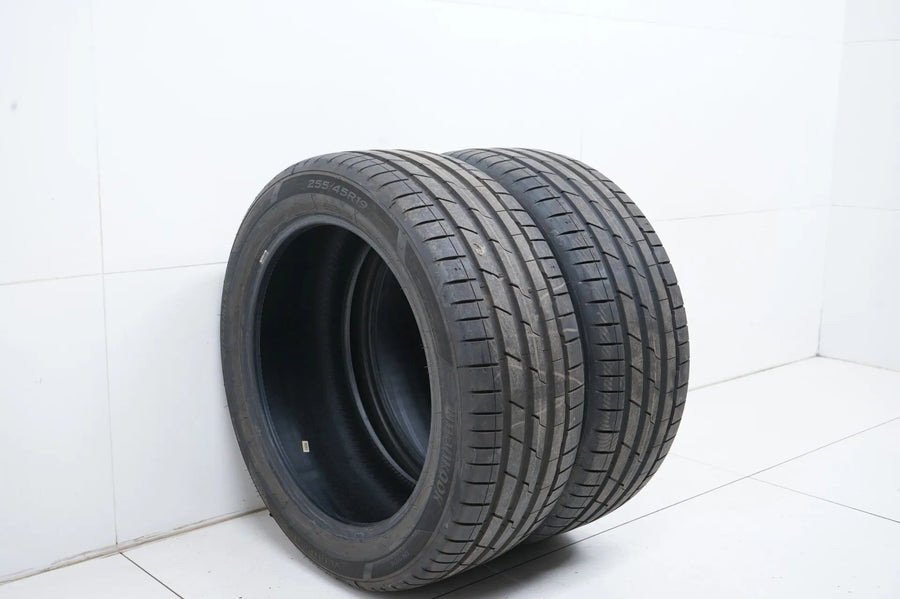 2 x Hankook summer tires 255 45 19 inch DOT21 approx. 7 mm tread depth