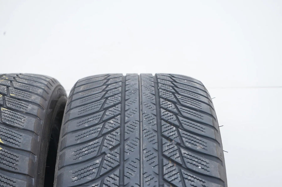 2 x Winterreifen Bridgestone 225 45 18 Zoll DOT19/18 ca.4 mm MO