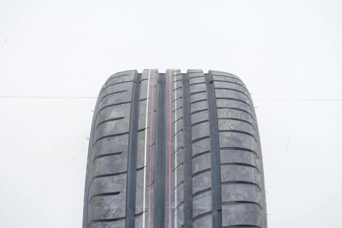 1 pneu été de démonstration neuf Goodyear 245/40/20 pouces DOT23 MO RFT Vue détaillée 4