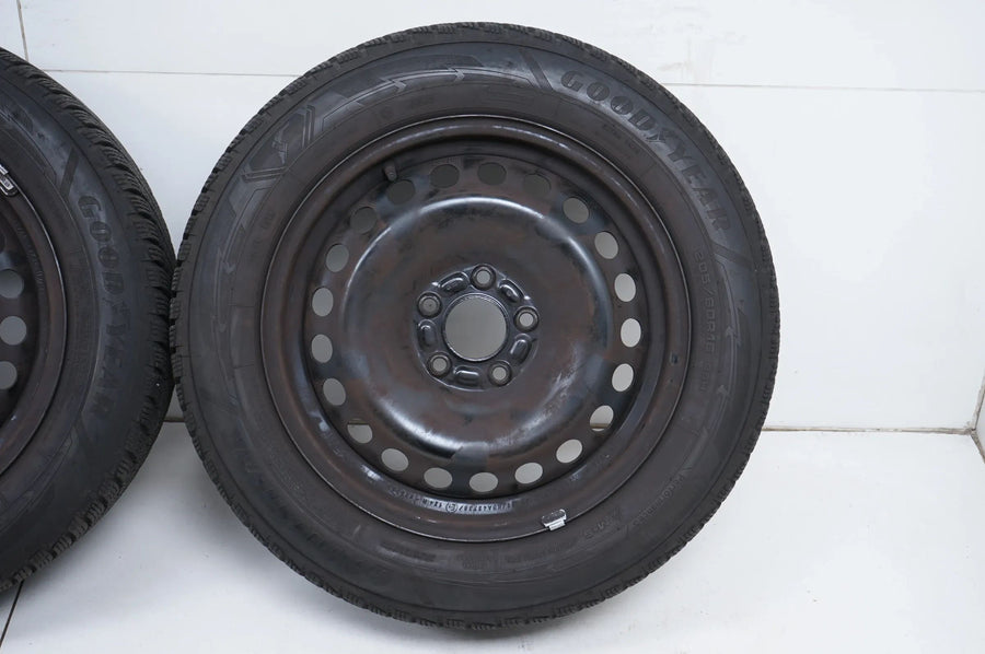 Ford Focus 4 IV Felgen Goodyear Winterreifen Winterräder 205 60 R16 96H 2023 7mm
