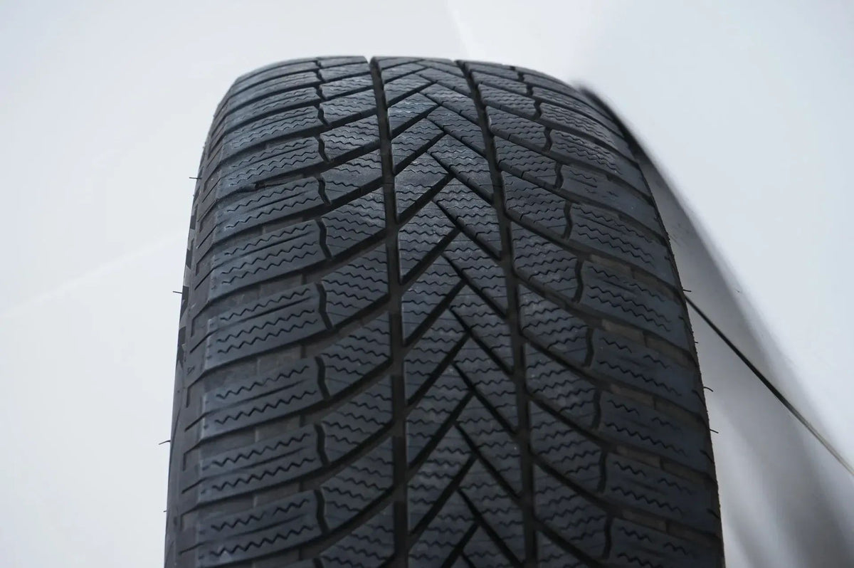Original Mercedes EQC N293 19 inch alloy wheels winter tires winter wheels 235 55 R19 Detailansicht 12