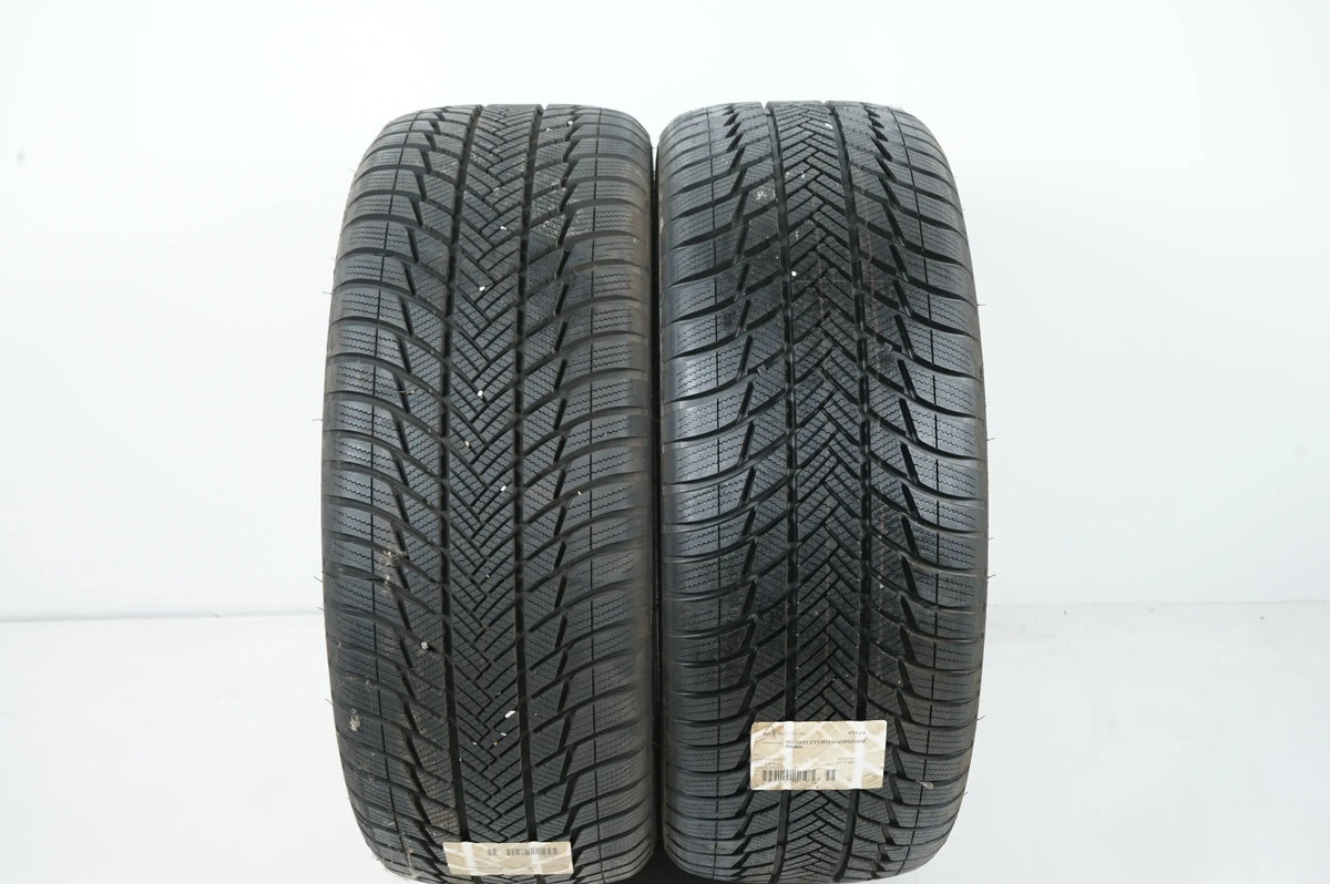 2x Pneus hiver Bridgestone 235 50 19 pouces DOT19 env. 8mm MO Vue détaillée 2