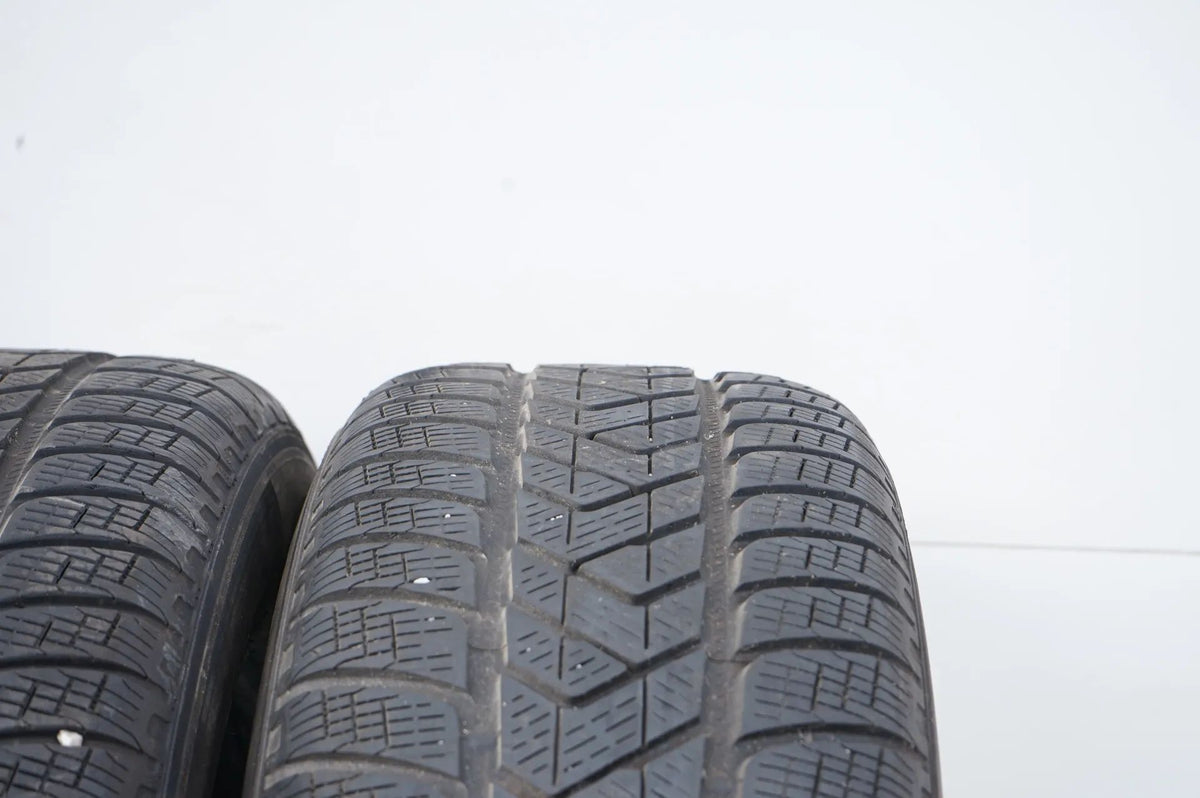 2x Pirelli winter tires 235 65 17 inch DOT20 MO approx. 5 mm tread depth Detailansicht 5