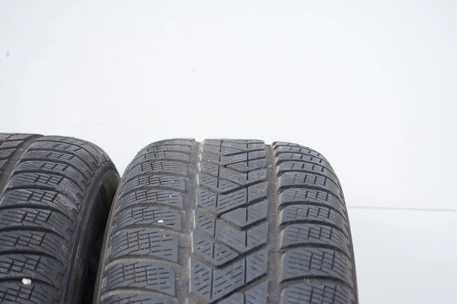 2x Pirelli winter tires 235 65 17 inch DOT20 MO approx. 5 mm tread depth
