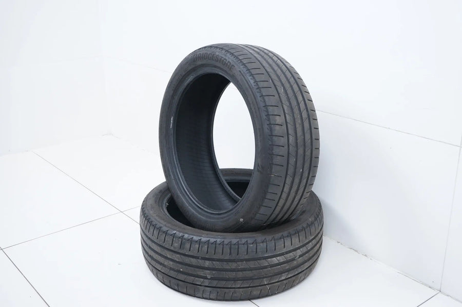 2x pneus d'été 225 45 18 pouces Bridgestone env. 4mm DOT20 Bmw*