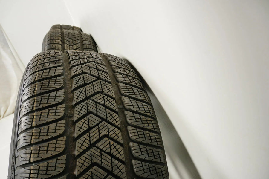 WieNeu Maserati Levante Winterreifen Winterräder 255 60 18 Zoll