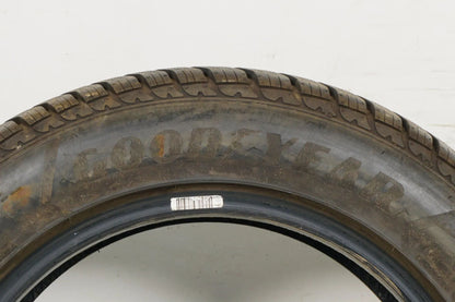 1 pneu hiver Goodyear 205/60 R16, profondeur de sculpture d'environ 7 mm, homologué DOT16 BMW* RFT