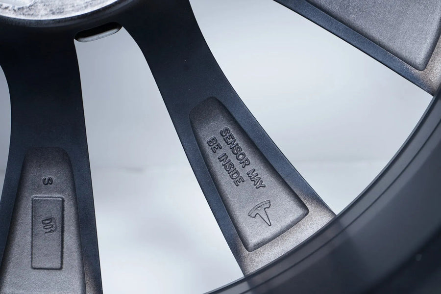 Tesla Model 3 summer tires, summer wheels 235/35/20 inch