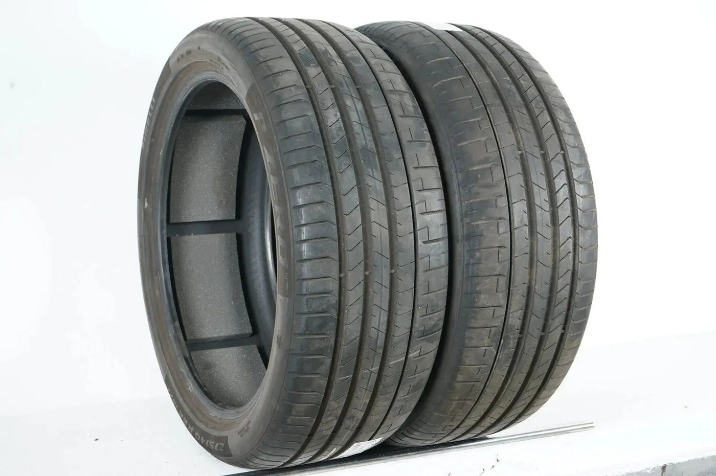 2x Pneus d'été Pirelli P Zero 275 40 22 pouces BMW* DOT22 env. 6mm