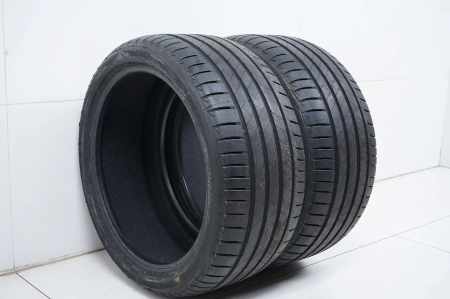 2 pneus été de démonstration Bridgestone 285/35/20 pouces DOT23 MO