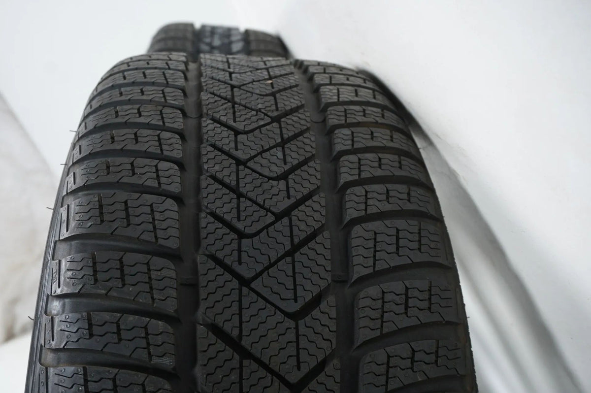 Like new Tesla Model 3 winter wheels 235/35/20 inch with sensors (valid until 2020) Detail view 12
