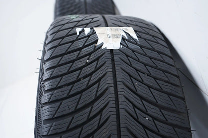 Mercedes C43 AMG W206 zimní pneumatiky zimní kola 235 45 18 palců
