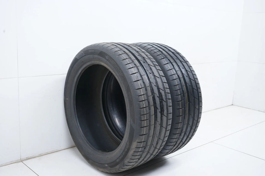 2 x Demo summer tires 255 45 19 inch Hankook DOT20 MO RFT