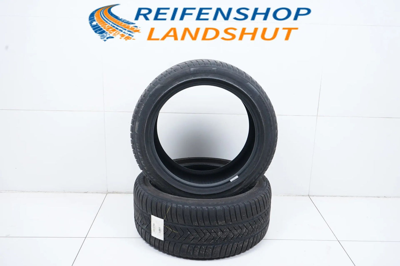 2x Winter tires 275 40 18 inch Pirelli approx. 3 mm tread depth DOT19 MO
