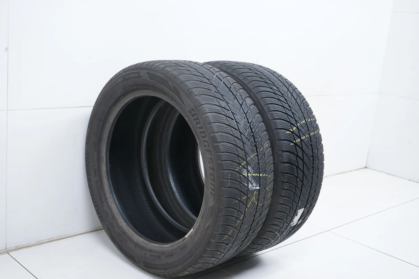 2x Bridgestone winter tires 235 50 19 inch DOT21 approx. 3mm tread depth