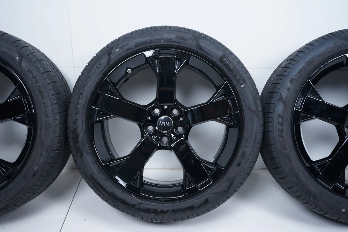 MINI Countryman U25 BMW X1 U11 Summer Wheels 245 45 19 inch Detailansicht 4