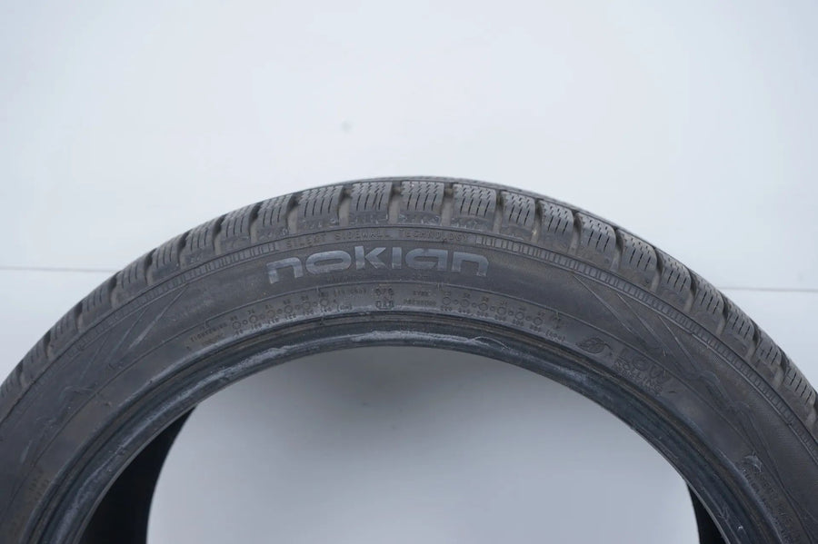 1 x Winterreifen Nokian 255 40 18 Zoll DOT19 ca.7 mm