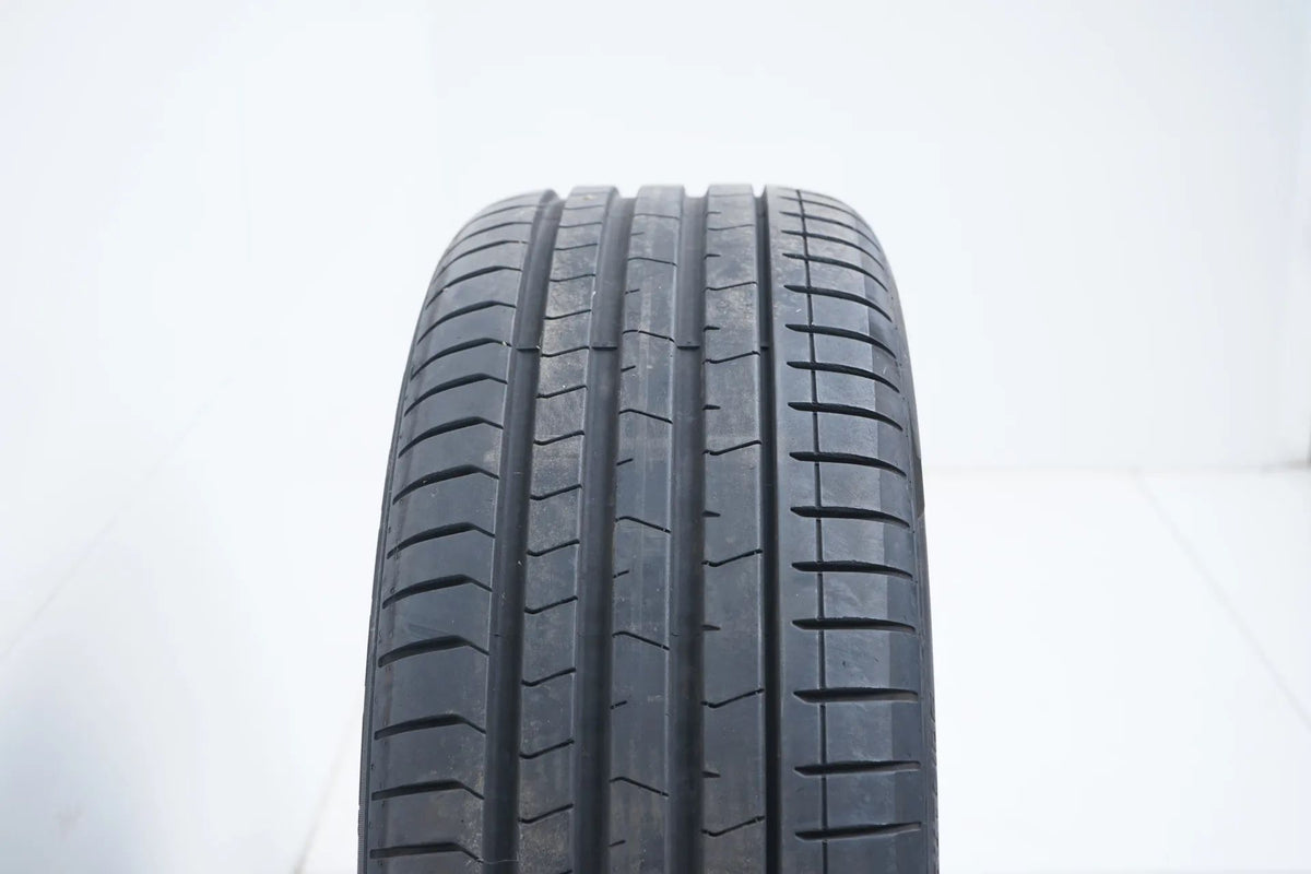 1 pneu été Pirelli DOT18 245/45/20 pouces, profondeur d'environ 6 mm, compatible BMW* RFT Vue détaillée 6