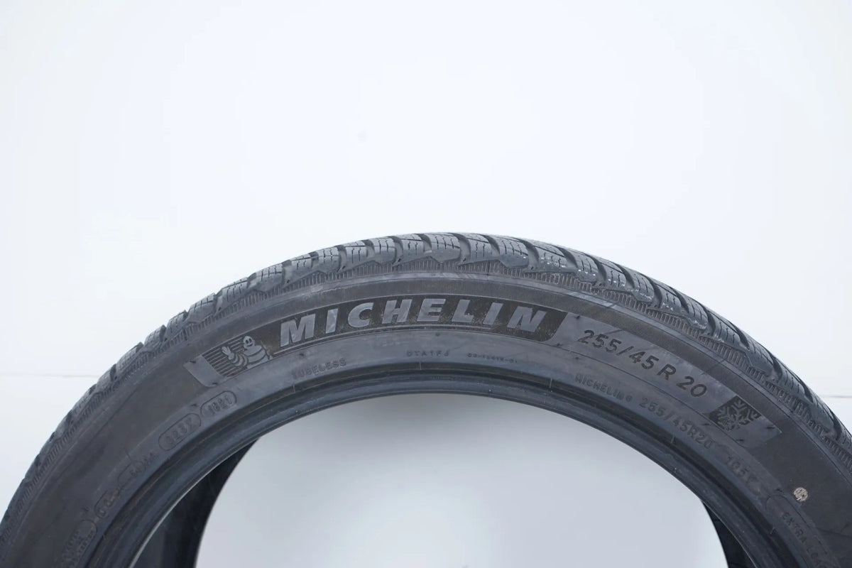 1 pneu hiver Michelin Pilot 255/45/20 pouces DOT21 BMW*, profondeur de sculpture d'environ 4 mm Vue détaillée 2