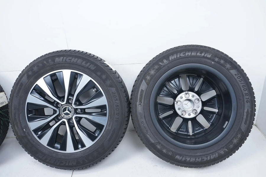 Mercedes A B Klasse W177 B247 Allwetterräder mit neuen Allwetterreifen 16 Zoll