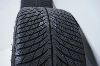 Mercedes C43 AMG W206 zimní pneumatiky zimní kola 235 45 18 palců