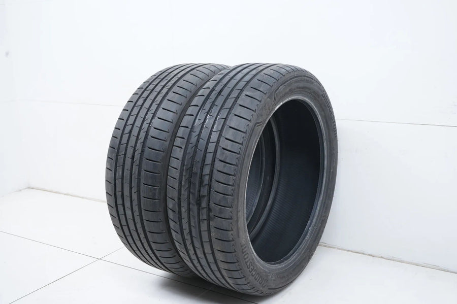 2x Bridgestone summer tires 235 45 20 inch DOT22 MO approx. 6mm tread depth