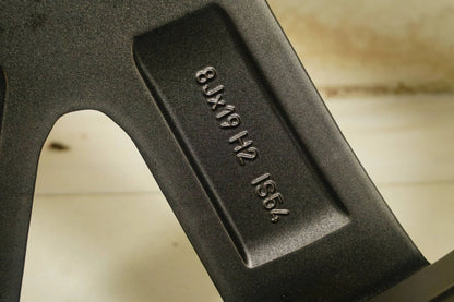 1 x hliníkový disk BMW řady 1 a 2 F40 F44 19 palců M557 8053525 8J