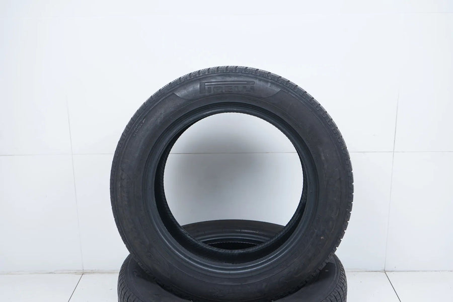 2x Pirelli winter tires 235 60 18 inch DOT17/16 MO approx. 4mm tread depth