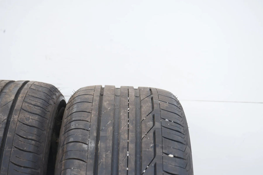 2 x pneus d'été Bridgestone 225 50 18 pouces DOT19 environ 6mm