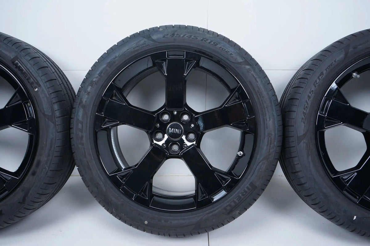 MINI Countryman U25 BMW X1 U11 Summer Wheels 245 45 19 inch Detailansicht 5