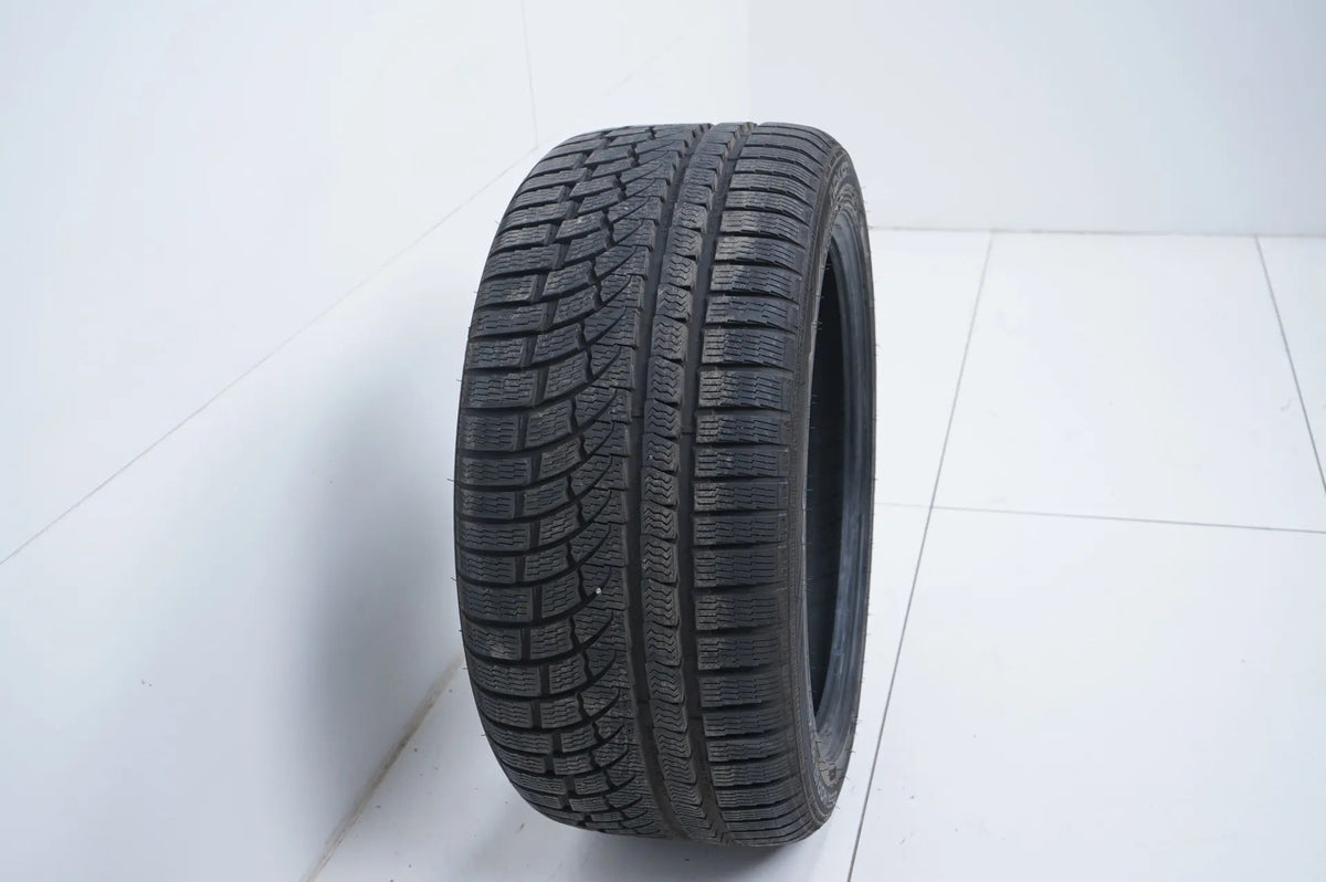 1 x Winterreifen Nokian 255 40 18 Zoll DOT19 ca.7 mm Detailansicht 4