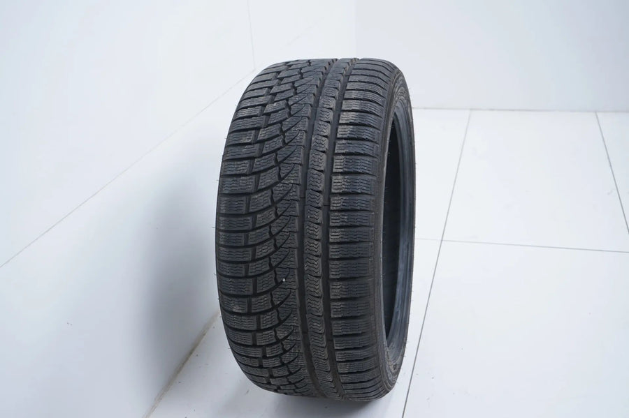 1 x Winterreifen Nokian 255 40 18 Zoll DOT19 ca.7 mm