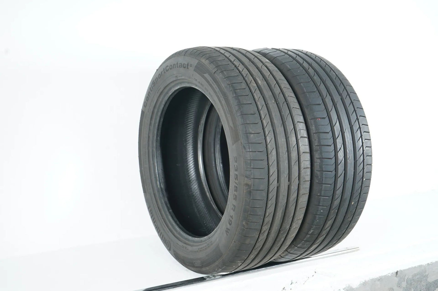 2 x Continental summer tires 235 55 19 inch DOT22 approx. 6 mm tread depth