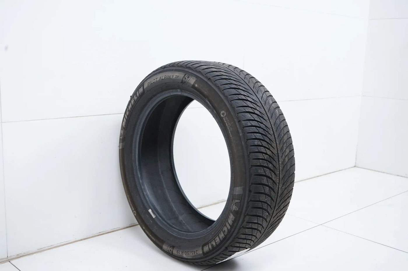 1 x Michelin winter tire 245/50 R19 inch DOT23 BMW* approx. 5mm tread depth RFT