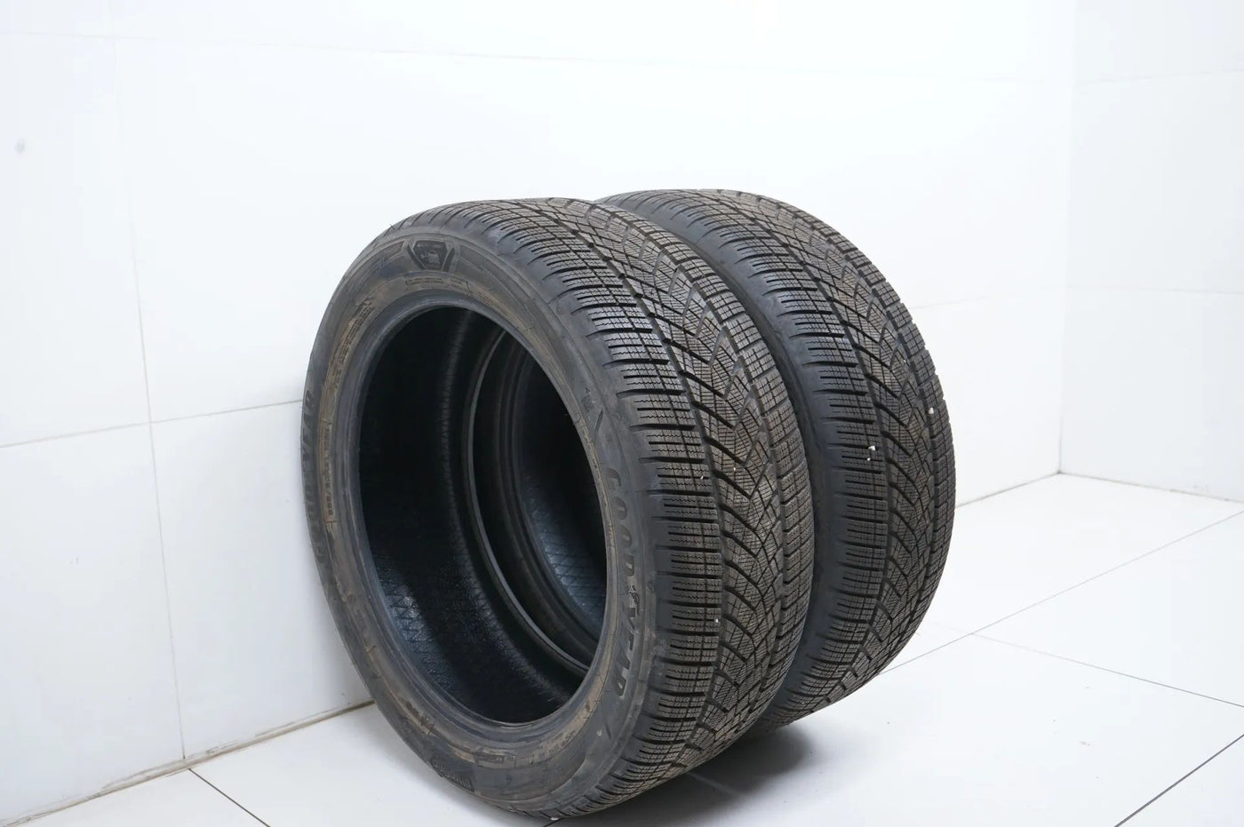 2x Winterreifen Goodyear 255 50 21 Zoll DOT21 BMW* ca.8mm