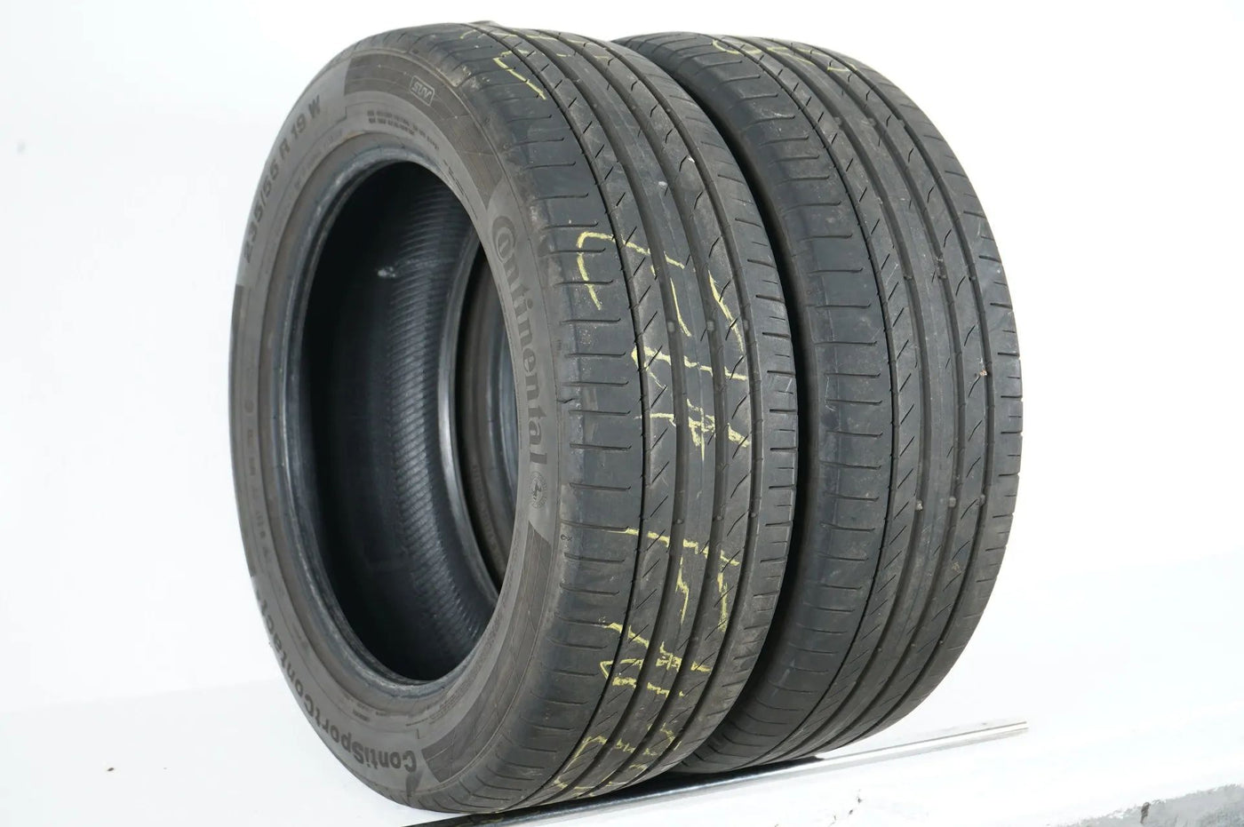 2 x Continental summer tires 235 55 19 inch DOT22 approx. 4 mm tread depth