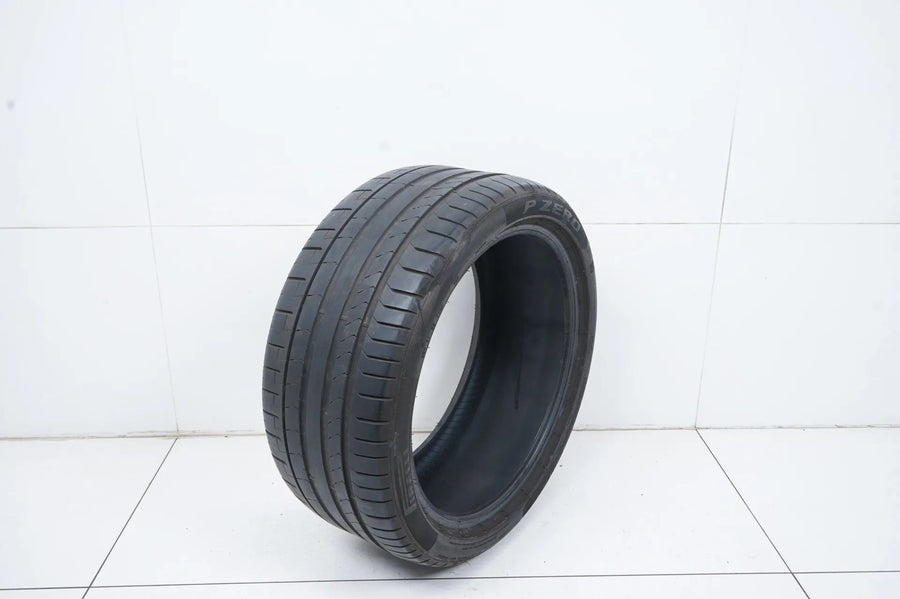 1 x Sommerreifen Pirelli 275 35 19 Zoll MO DOT21 ca.4mm